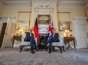 上任后首访英国德国总理与英首相会晤