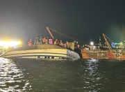 越南下龙湾游船倾覆事故已致34人死亡